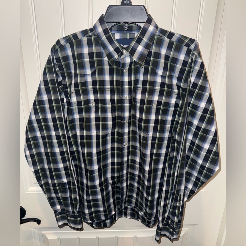 Wrangler- boys pearl snap shirt. Youth XL (14-16) Black, green, blue.